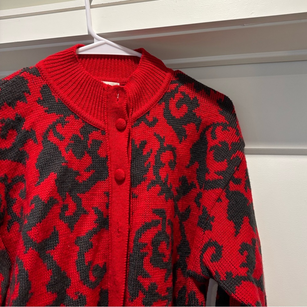 Vintage Red and Black Women's Sweater